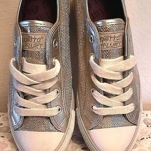 NWT "GOTTA FLURT" gym shoe SZ 6 M